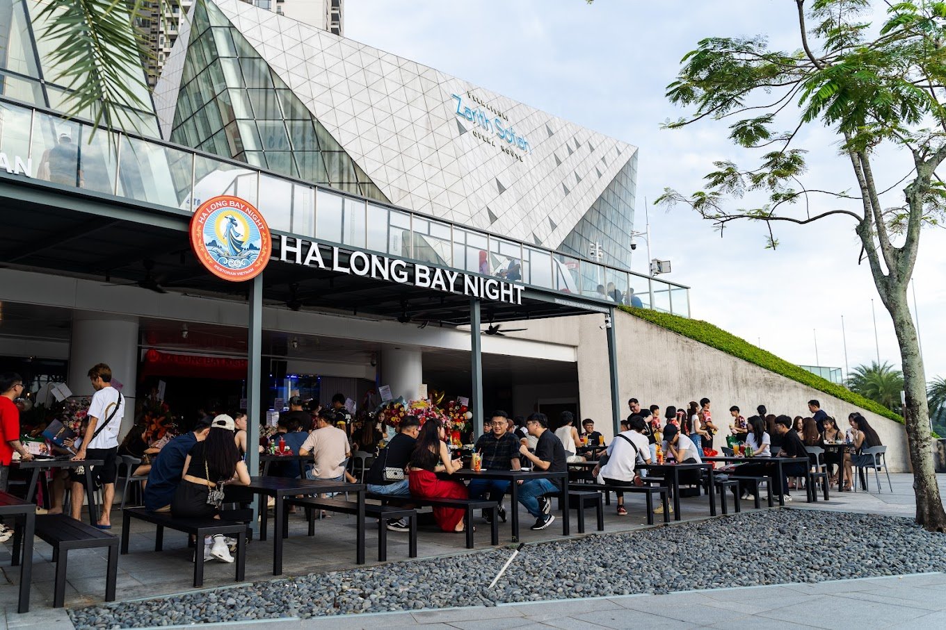 Savor the Best of Vietnam in Johor Bahru: Ha Long Bay Night Restaurant Takes Your Taste Buds on an Unforgettable Journey!